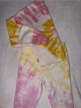 GAP Girls Tie-Dye Pink & Yellow Sweatshirt with denim jeans.